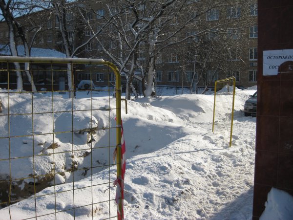 Лужков, уходя, сказал Собянину, что под одним из московских тротуаров зарыт клад (с) Лужков, уходя, сказал Собянину, что под одним из московских тротуаров зарыт клад (с)